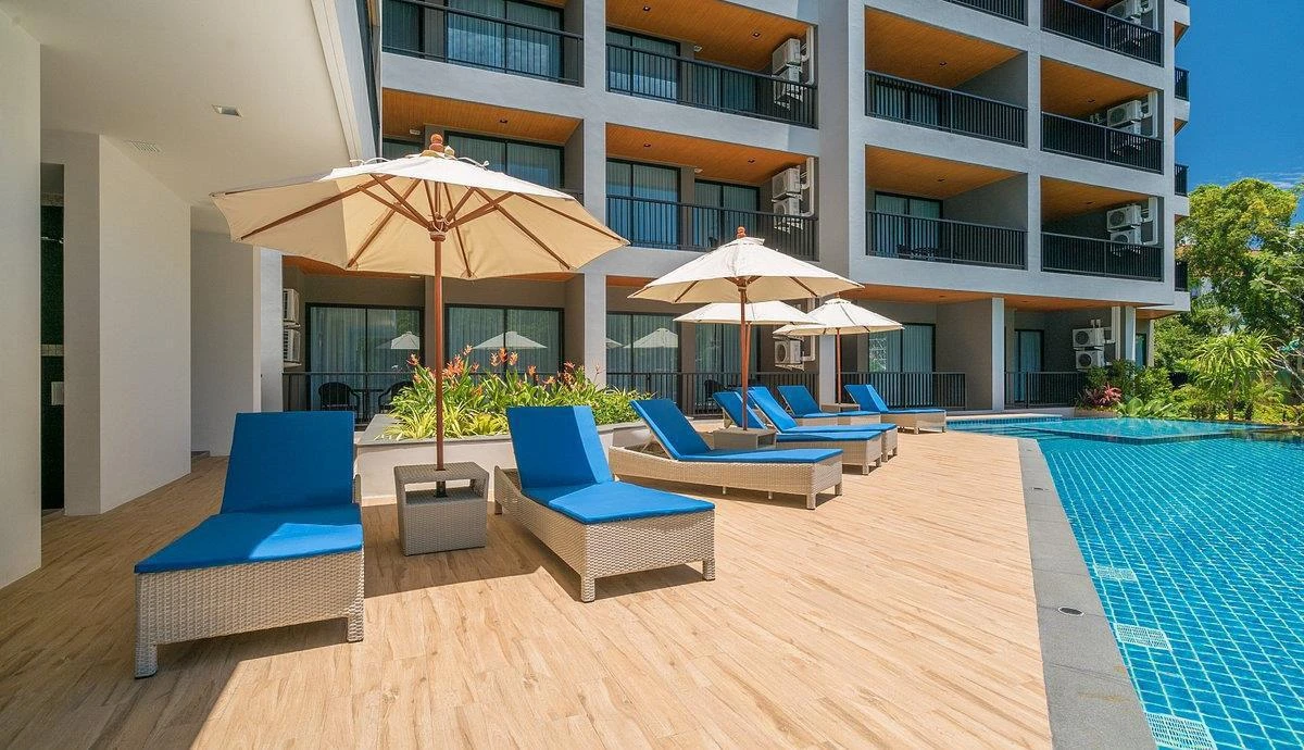 Готовые апартаменты с бассейнами, большим рестораном и баром, в 500 метрах от пляжа Ката, Пхукет, Таиланд