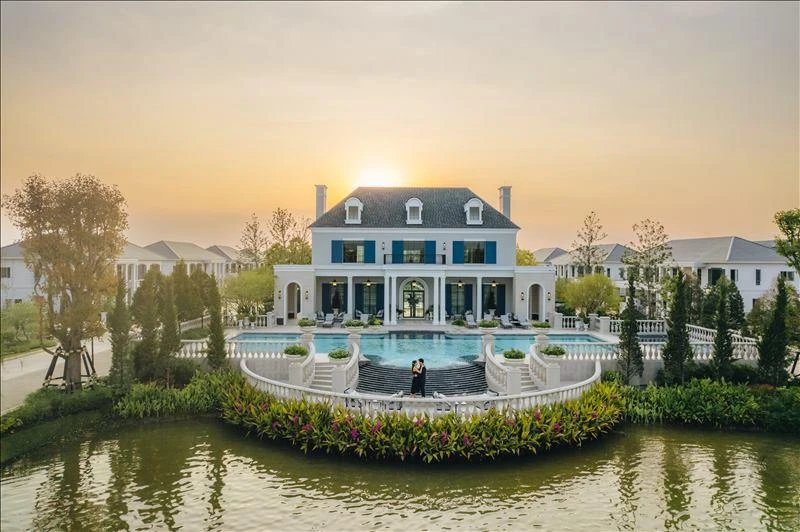 Комплекс вилл с бассейном и парком рядом с аэропортом, Бангкок, Таиланд