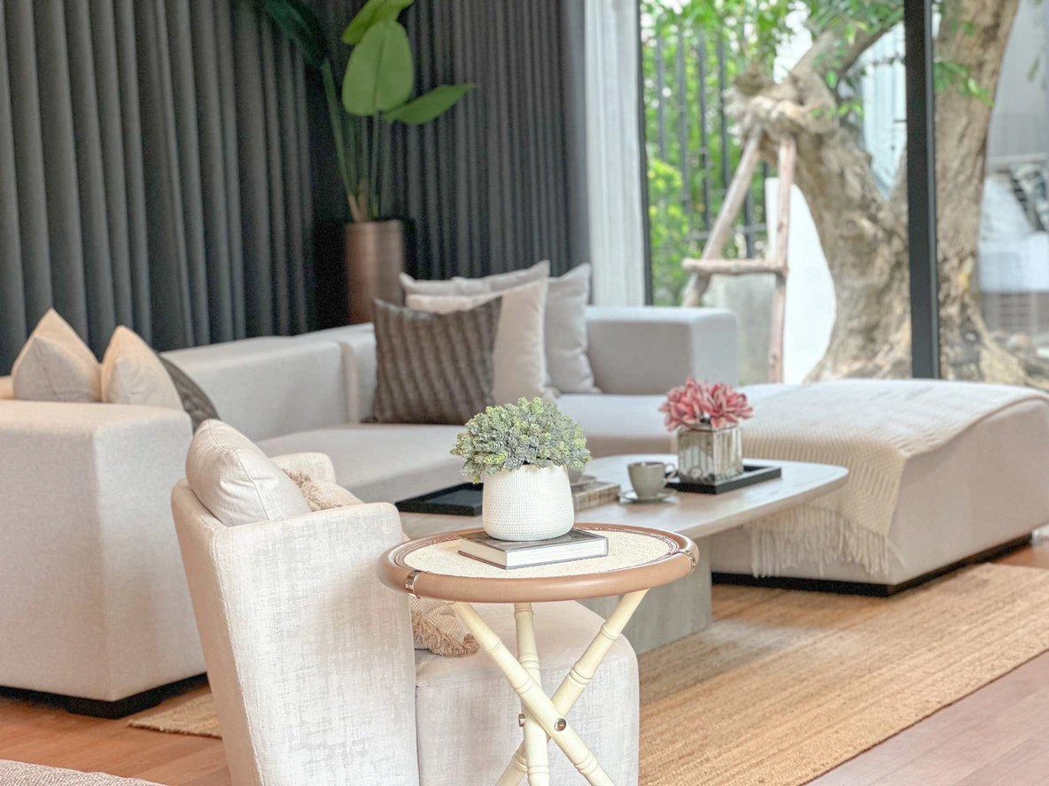 Современный комплекс вилл с бассейнами рядом с пляжами, Пхукет, Таиланд