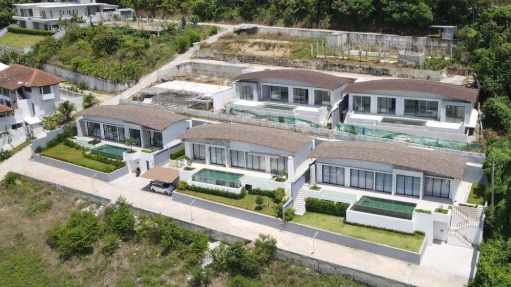 Новый жилой комплекс вилл с бассейнами и видом на море в Маенаме, Самуи, Сураттхани, Таиланд