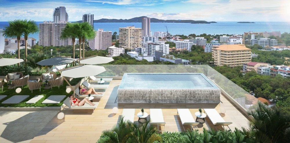 Новый жилой комплекс с бассейном на крыше и видом на море в Паттайе, Чонбури, Таиланд