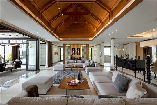 Комплекс вилл с бассейнами и джакузи прямо на пляже Банг Тао, Пхукет