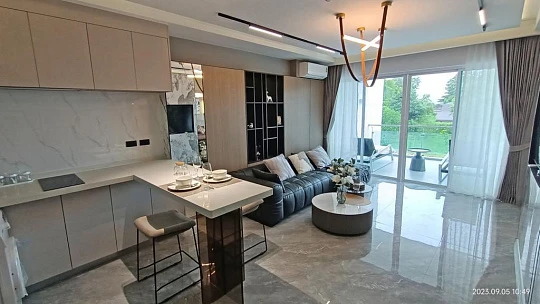 Новый жилой комплекс квартир с личными бассейнами на первой линии от пляжа в Чалонге, Пхукет, Таиланд