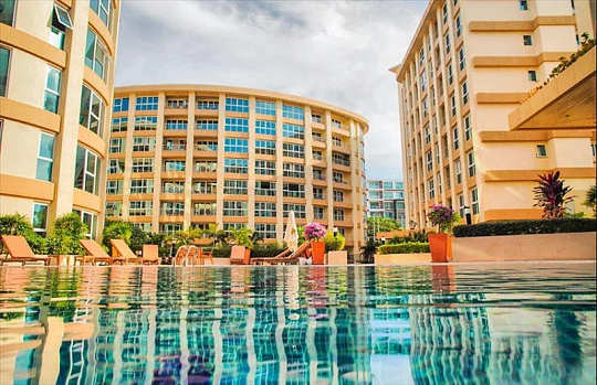 Элитная резиденция с бассейнами и рестораном в самом центре Паттайи, Таиланд